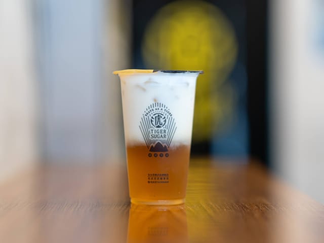 Oolong Tea Latte with Cream Mousse / 老虎堂乌龙茶厚拿鐵/含奶霜.
